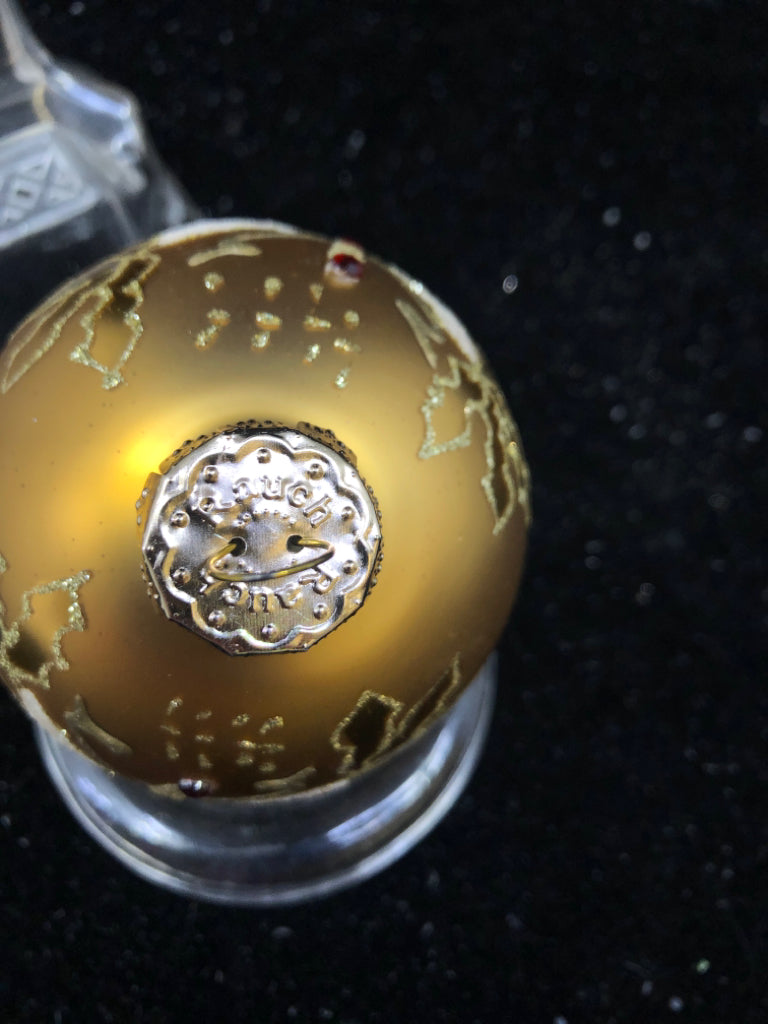 GOLD GLITTER SNOWFLAKE ORNAMENT.