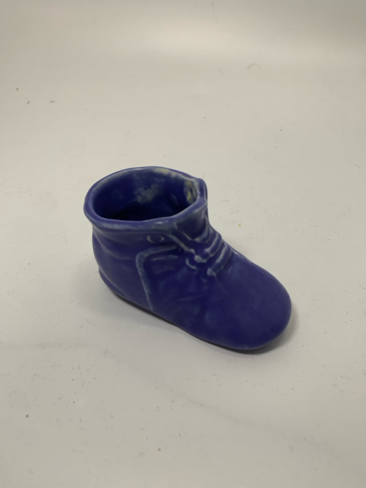 VTG DARK BLUE POTTERY BABY SHOE.