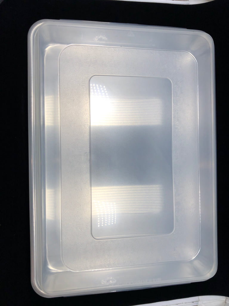 HALF SHEET PAN COVERED BAKING SHEET.