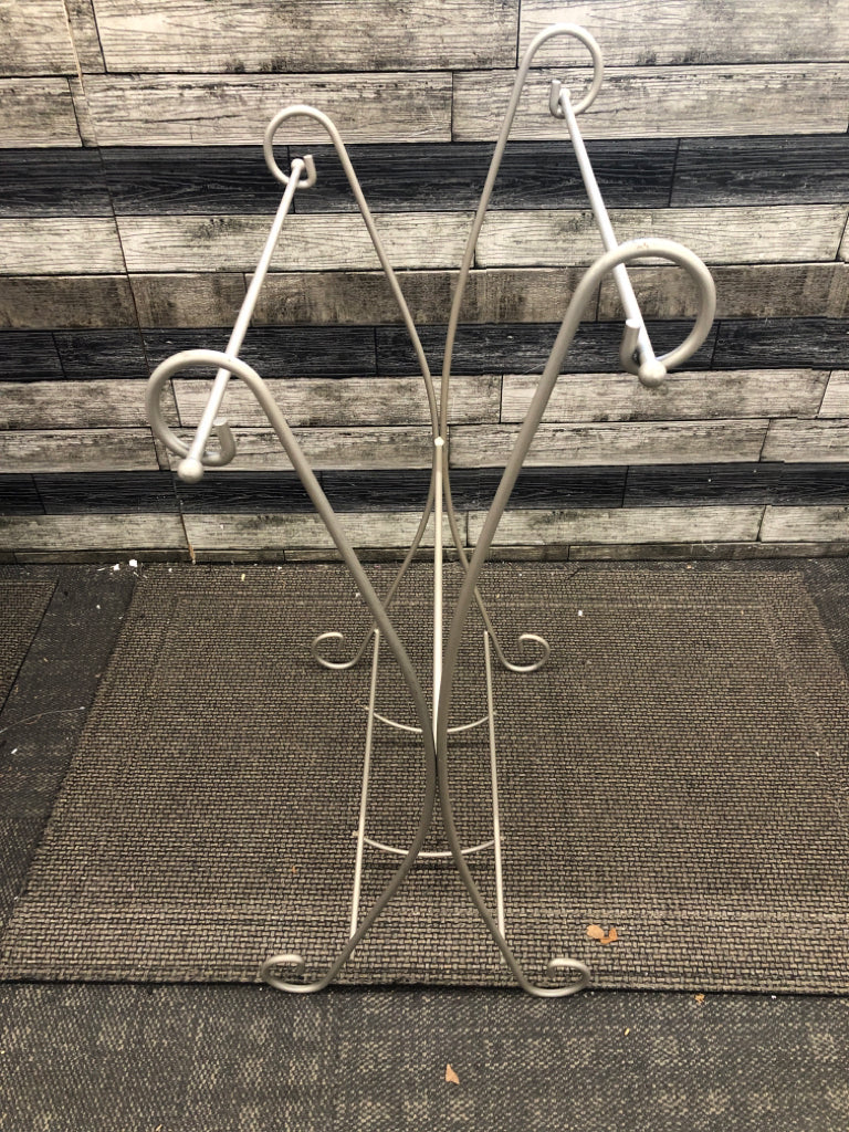 SILVER METAL QUILT RACK.