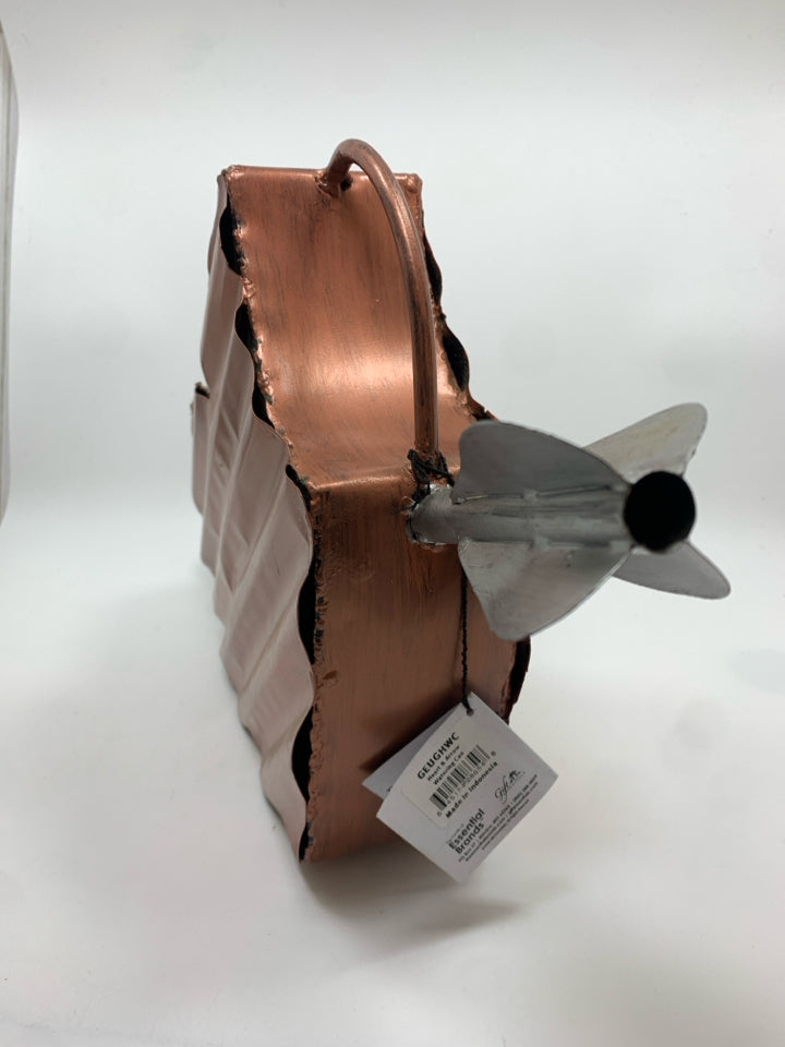 METAL HEART WATERING CAN.