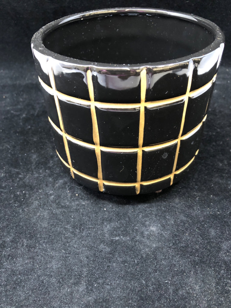 BLACK AND GOLD PLANTER.