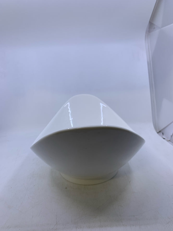 HEAVY LIFTED EDGES BOWL PORCELAIN.