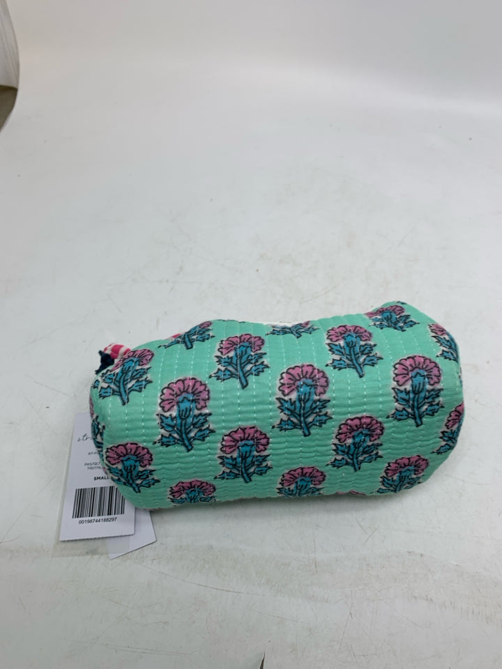 NWT STRAWFLOWER SMALL QUILTED FLORAL COSMETIC BAG.