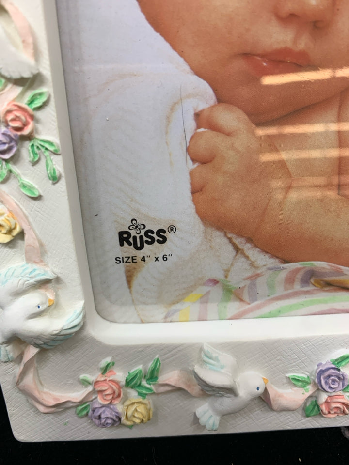 BABY'S CHRISTENING ARCHED PHOTO FRAME.