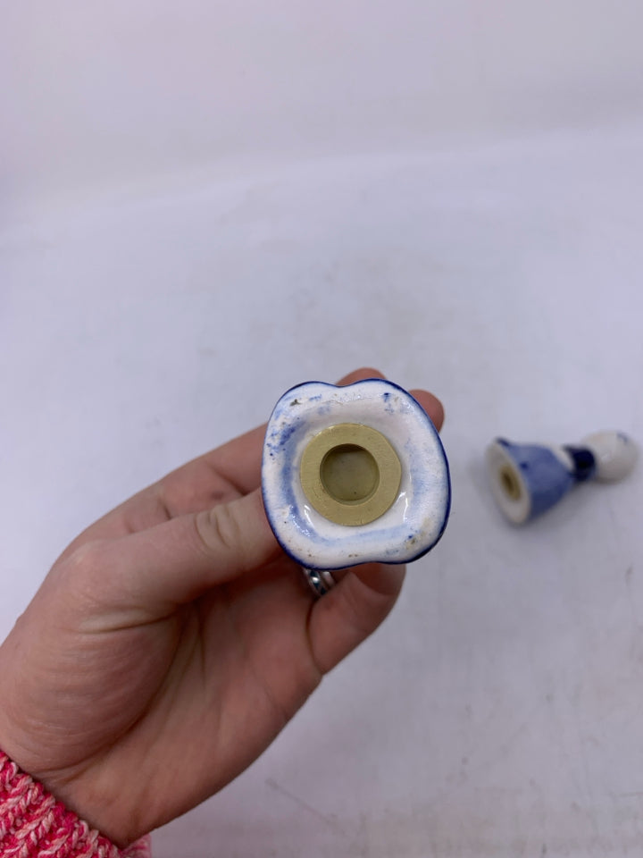 BLUE/WHITE MAN WOMAN.