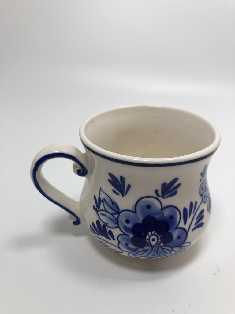 DELFT BLUE BLUE PAINTED CAT MUG.