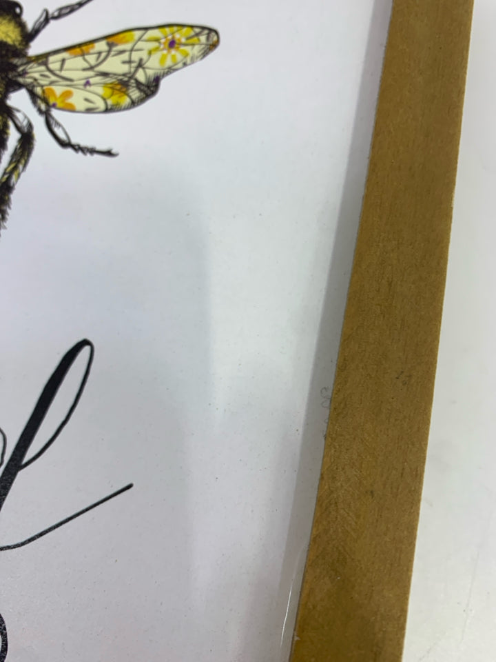 BEE KIND WOOD WALL DECOR.