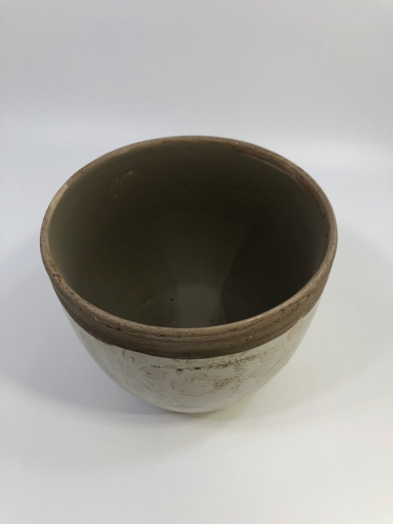 CREAM CRACKLE PLANTER W/FLOWER PATTERN BROWN EDGE.