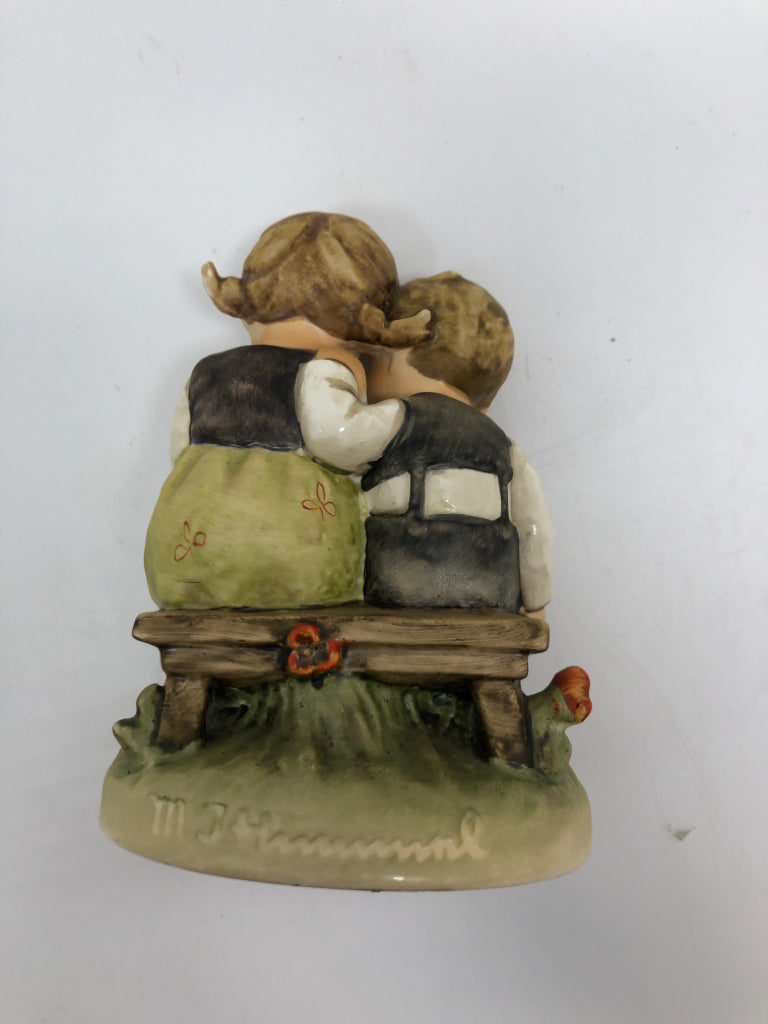 VTG HUMMEL 'SMART LITTLE SISTER' FIGURINE.