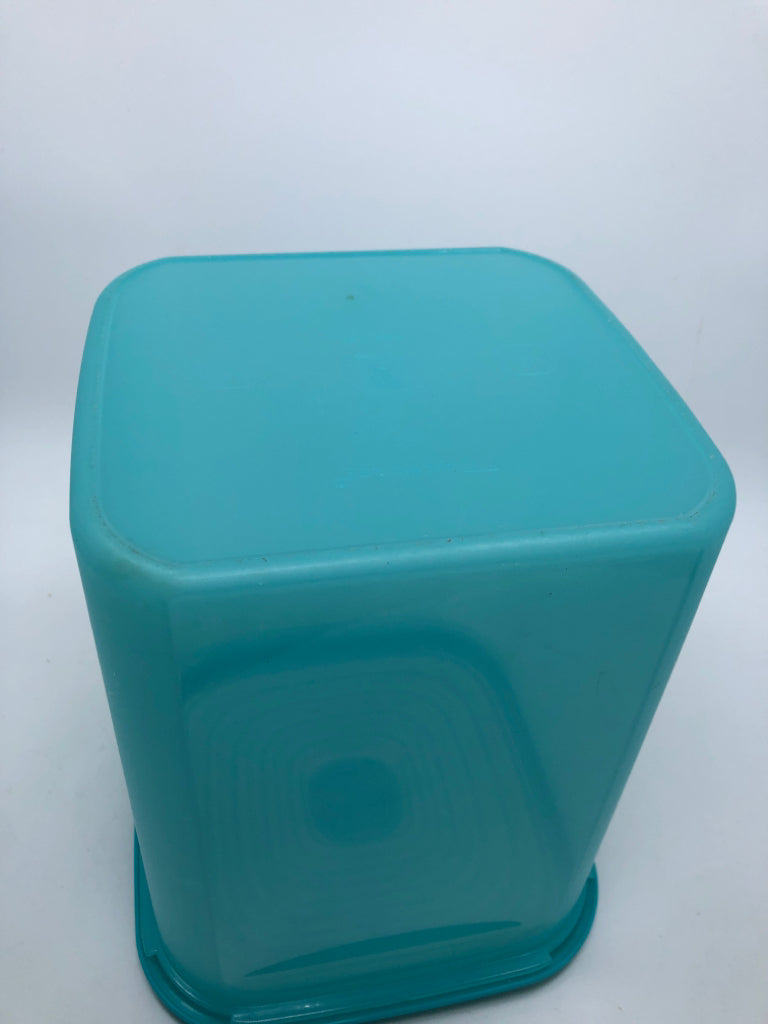 AQUA BLUE STORAGE CONTAINER W/EXPANDABLE LID.