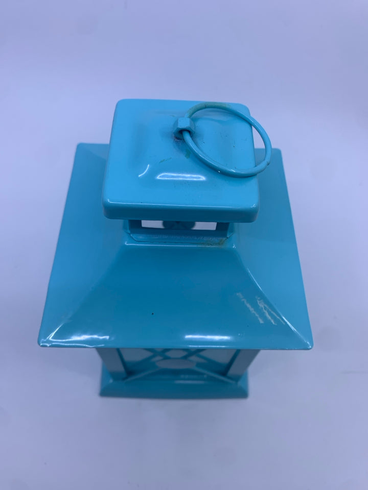 LIGHT BLUE METAL TEA LIGHT LANTERN.