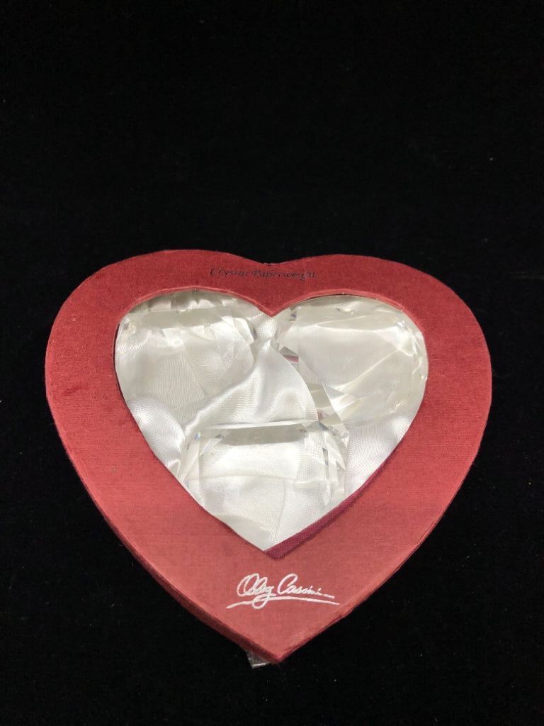 3PC CRYSTAL PAPERWEIGHTS IN HEART BOX.