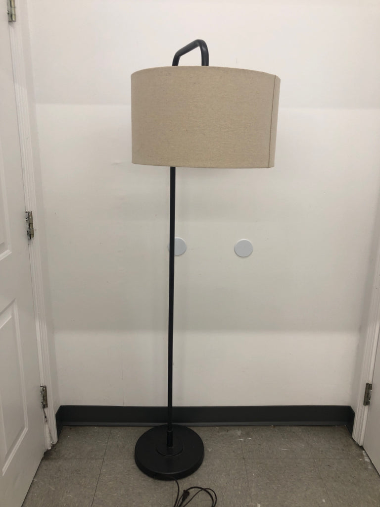 GREY BASE METAL FLOOR LAMP W/ CREAM SHADE.