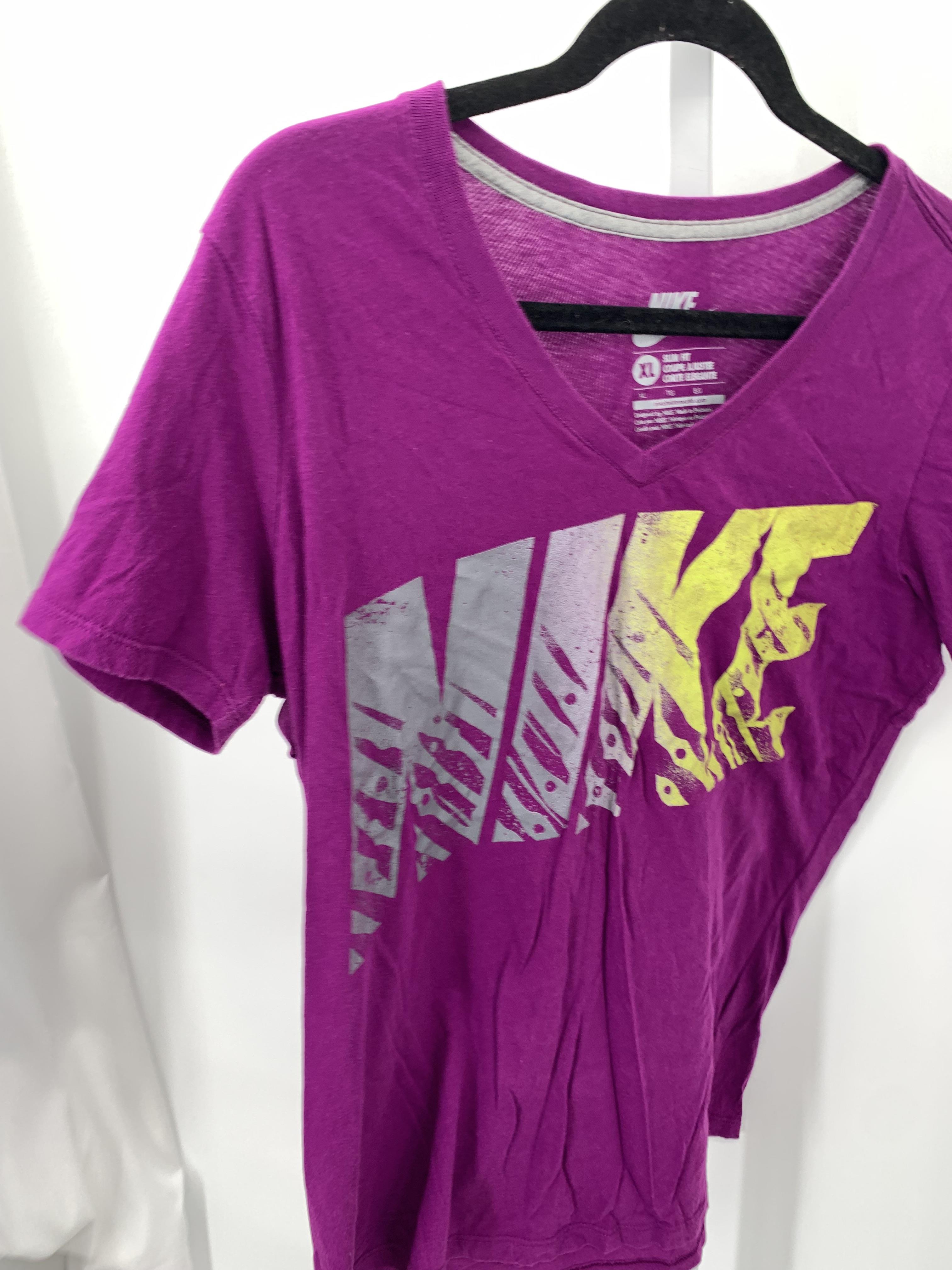 Nike Size Extra Large Misses Short Sleeve Shirt