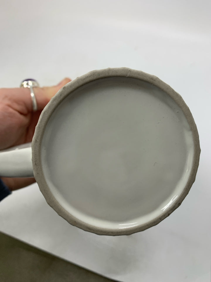 TEXTURED HELLO GORGEOUS MUG.