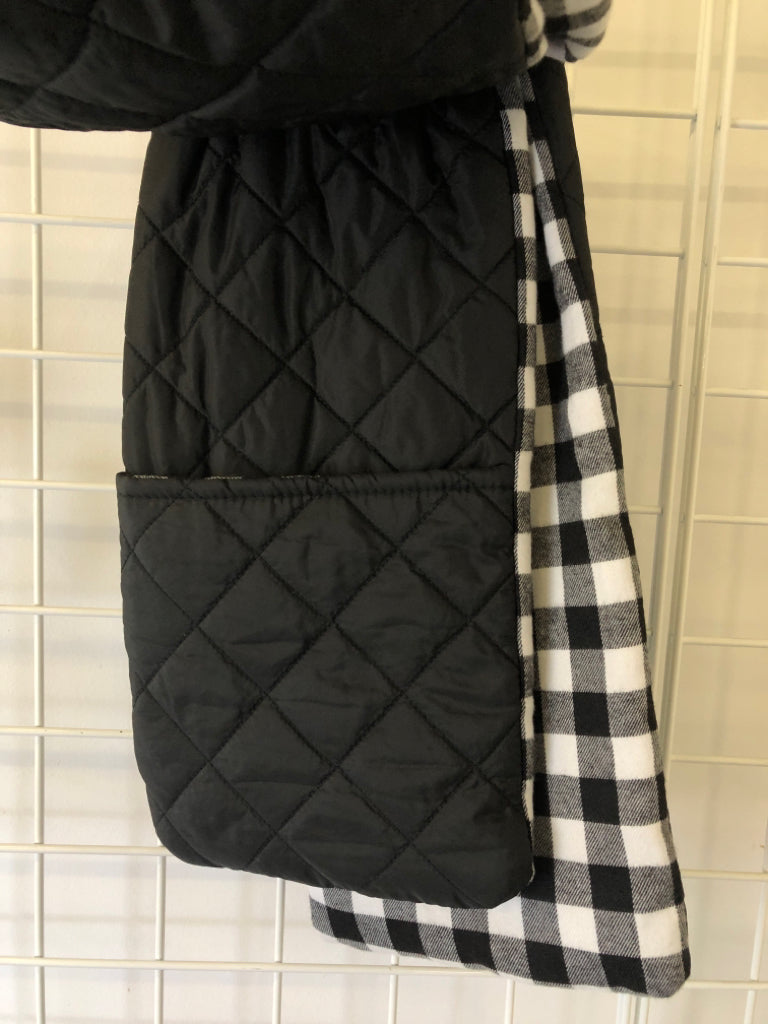 NIP BUFFALO PLAID OVER THE SHOULDER POT HOLDER.