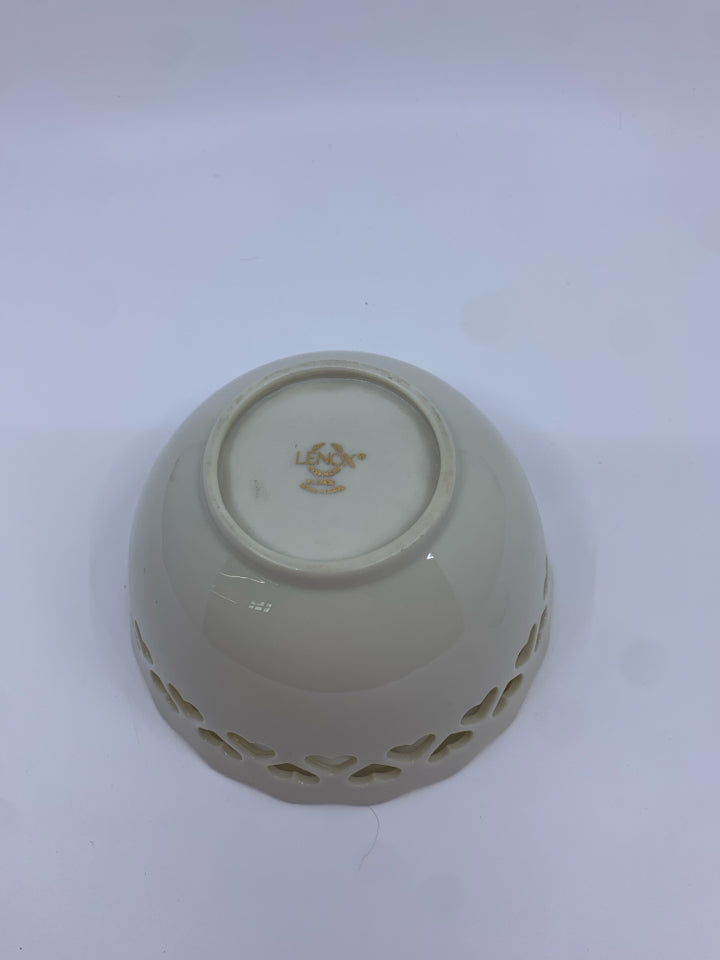 LENOX LACE HEART EDGE BOWL.
