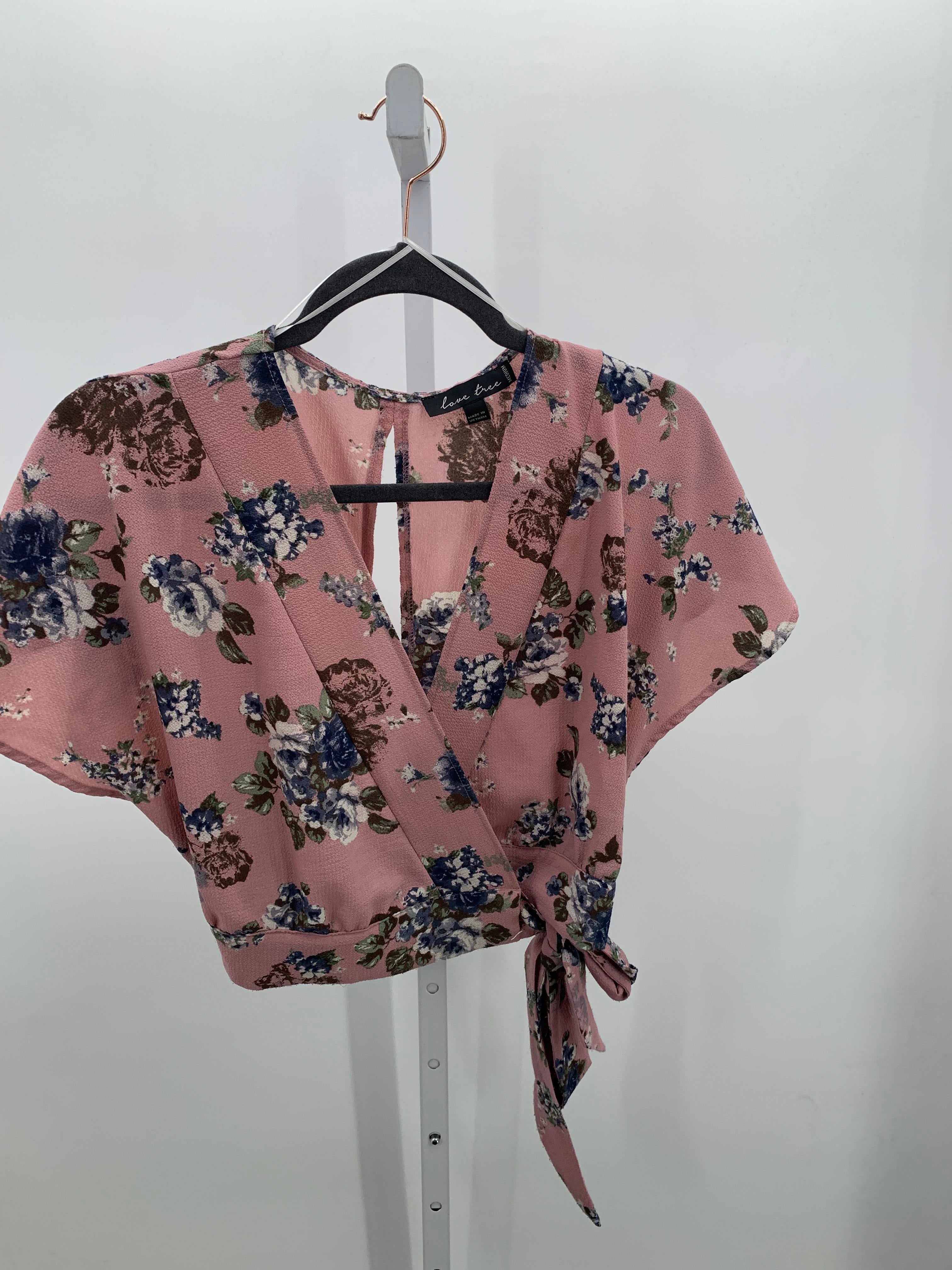 Love Tree Size Medium Juniors Short Sleeve Shirt