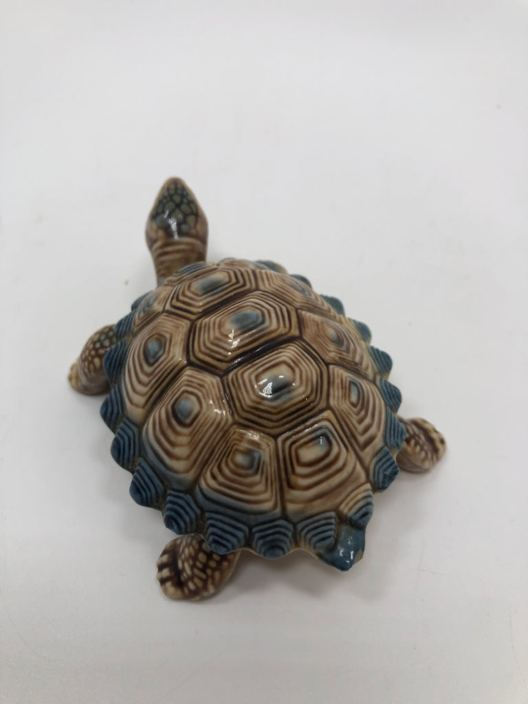 WADE PORCELAIN TURTLE RING DISH W/LID.