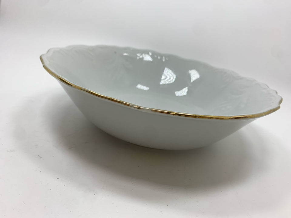 WHITE PORCELAIN BOWL W/GOLD RIM EMBOSSED LEAVES.