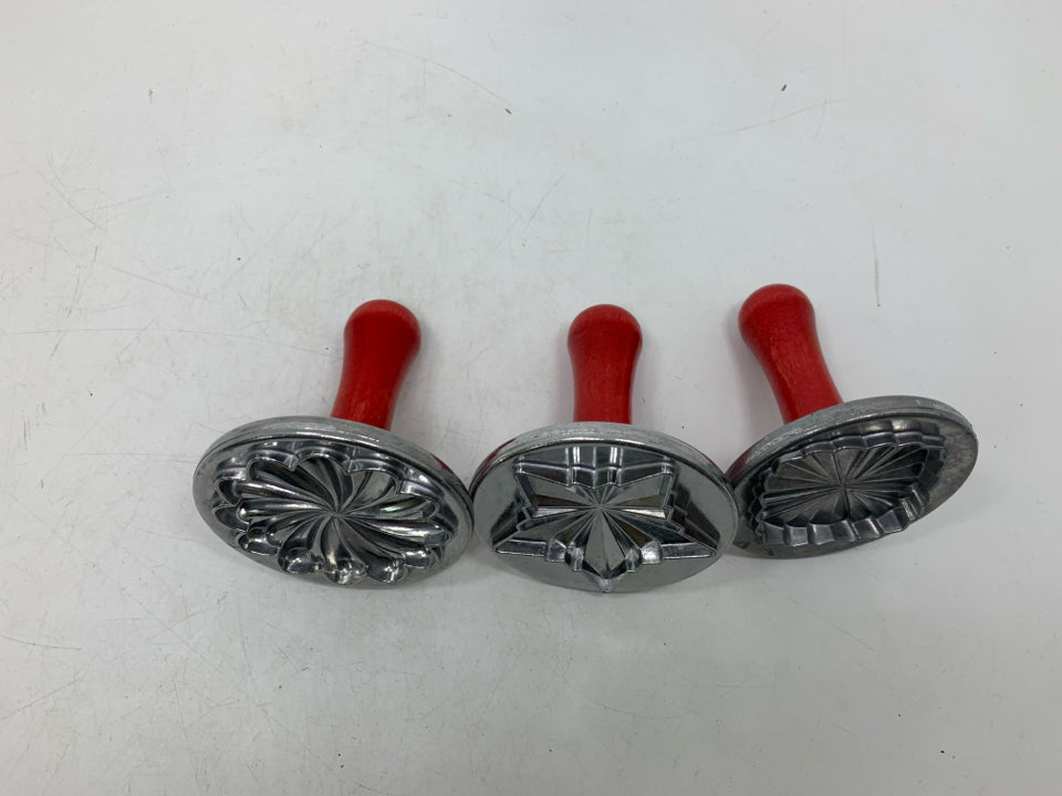 3 VTG ALUMINUM COOKIE STAMPS IN BAG.