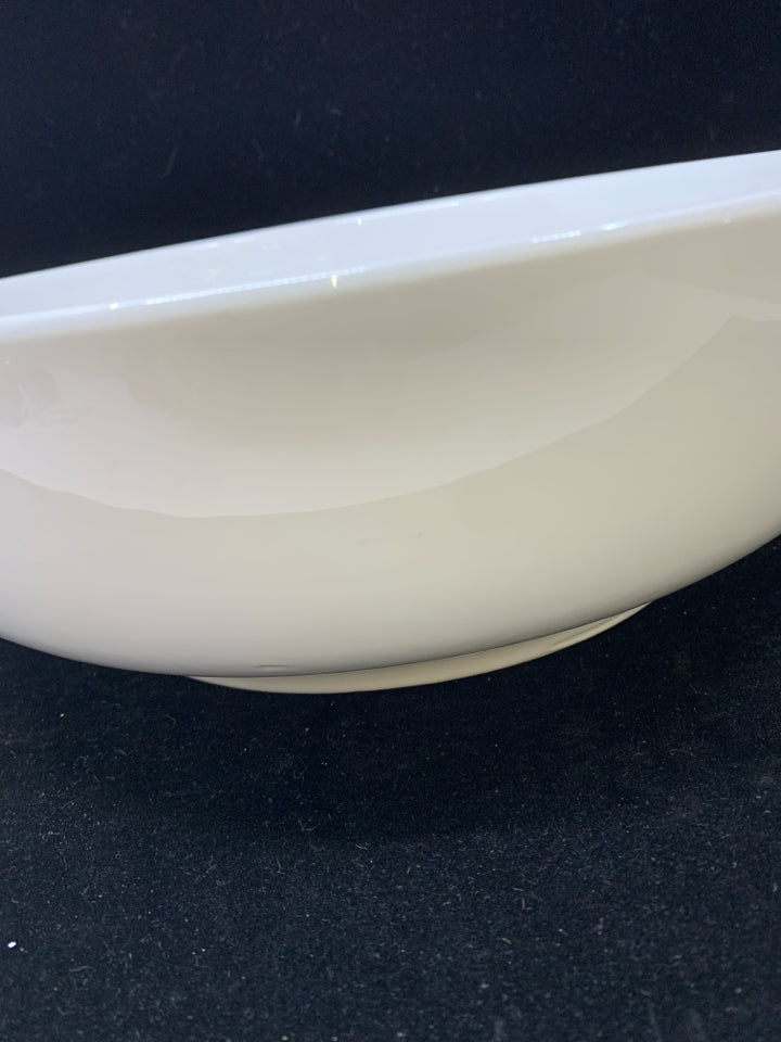 WHITE CERAMIC CENTERPIECE BOWL.