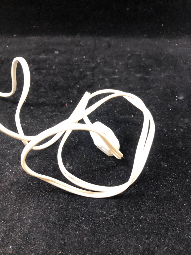 WHITE PLUG IN WINDOW CANDLE.