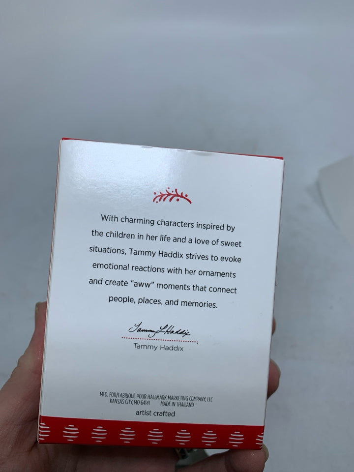 IN BOX HEIRLOOM SANTA HALLMARK ORNAMENT.