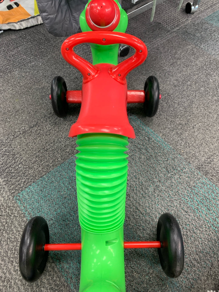 Radio Flyer The Inchworm Classic Bounce and Go