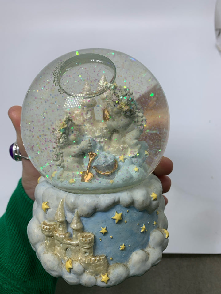 WESTLAND DREAMSICLES BUILDING SAND CASTLE SNOW GLOBE.