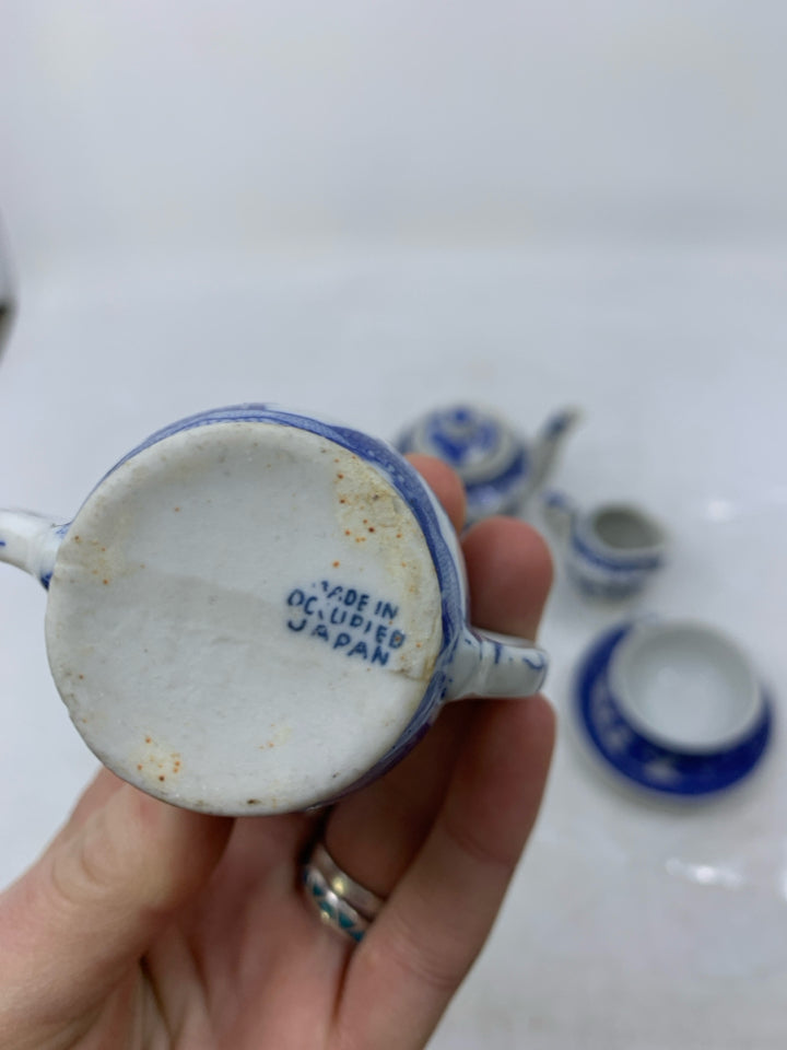 MINI BLUE/WHITE 7 PC TEA SET IN BAG.