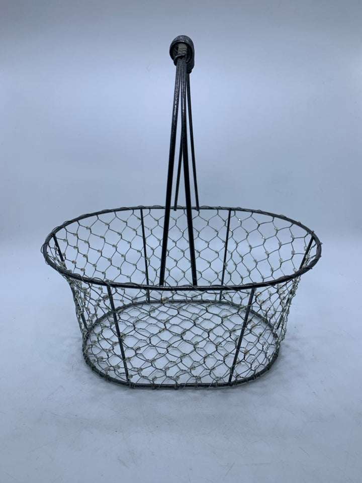 CHICKEN WIRE BASKET W/ BEADS OVAL.