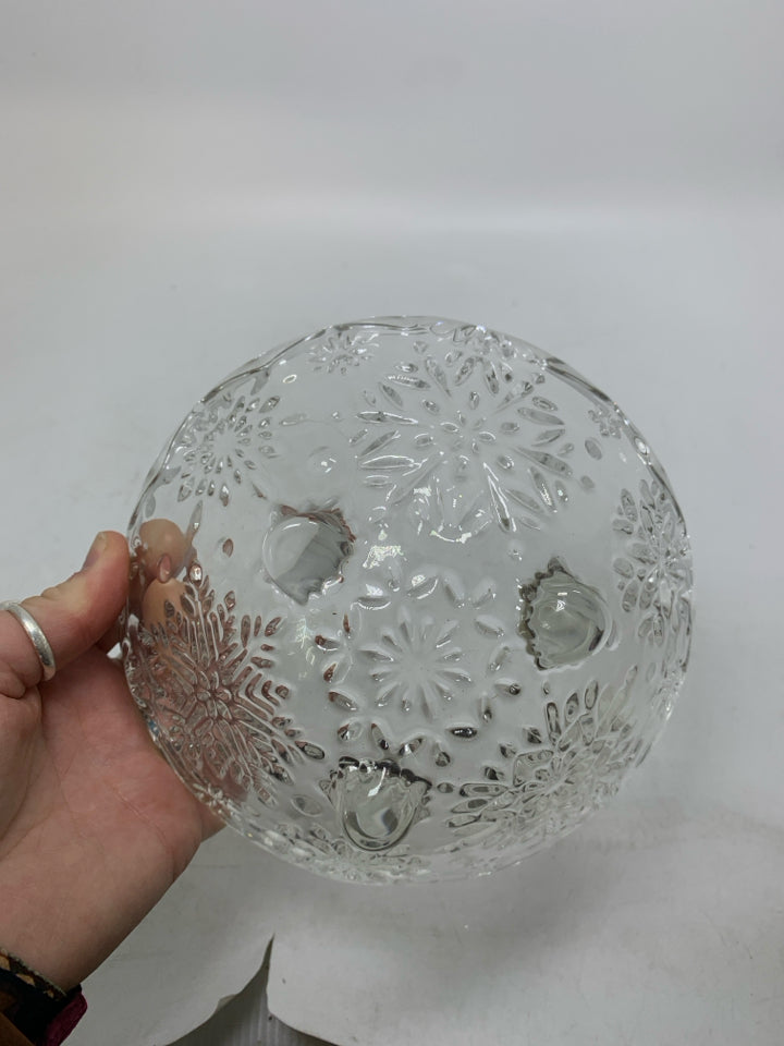FOOTED GLASS SNOWFLAKE BOWL MIKASA.