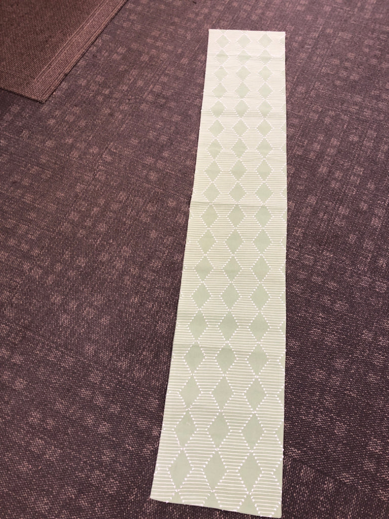 GREEN STITCHED TABLE RUNNER.