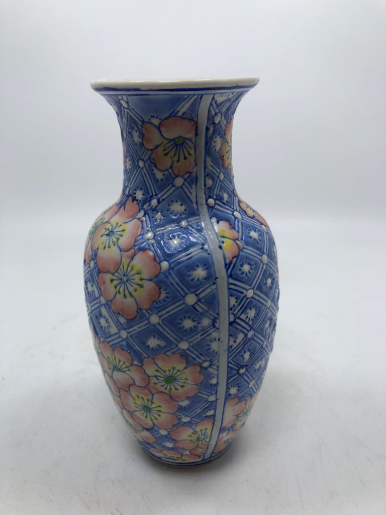 TEXTURED BLUE FLORAL VASE.