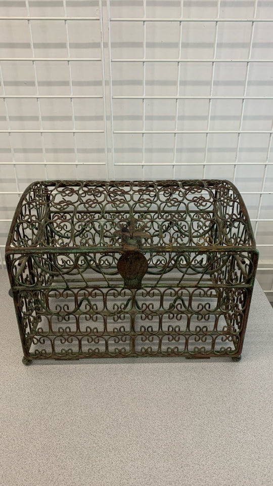 HEAVY METAL WINE BOTTLE CAGE.
