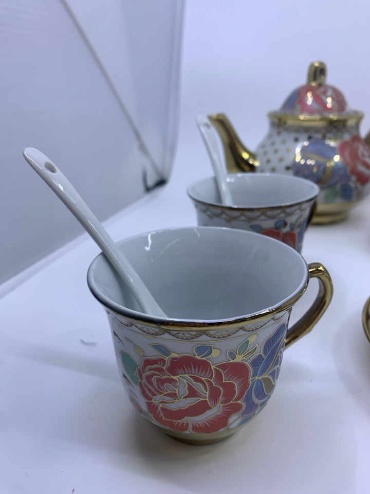 SVC FOR 4 TEA SET WHITE GOLD ACCENTS BLUE/PINK ROSES.