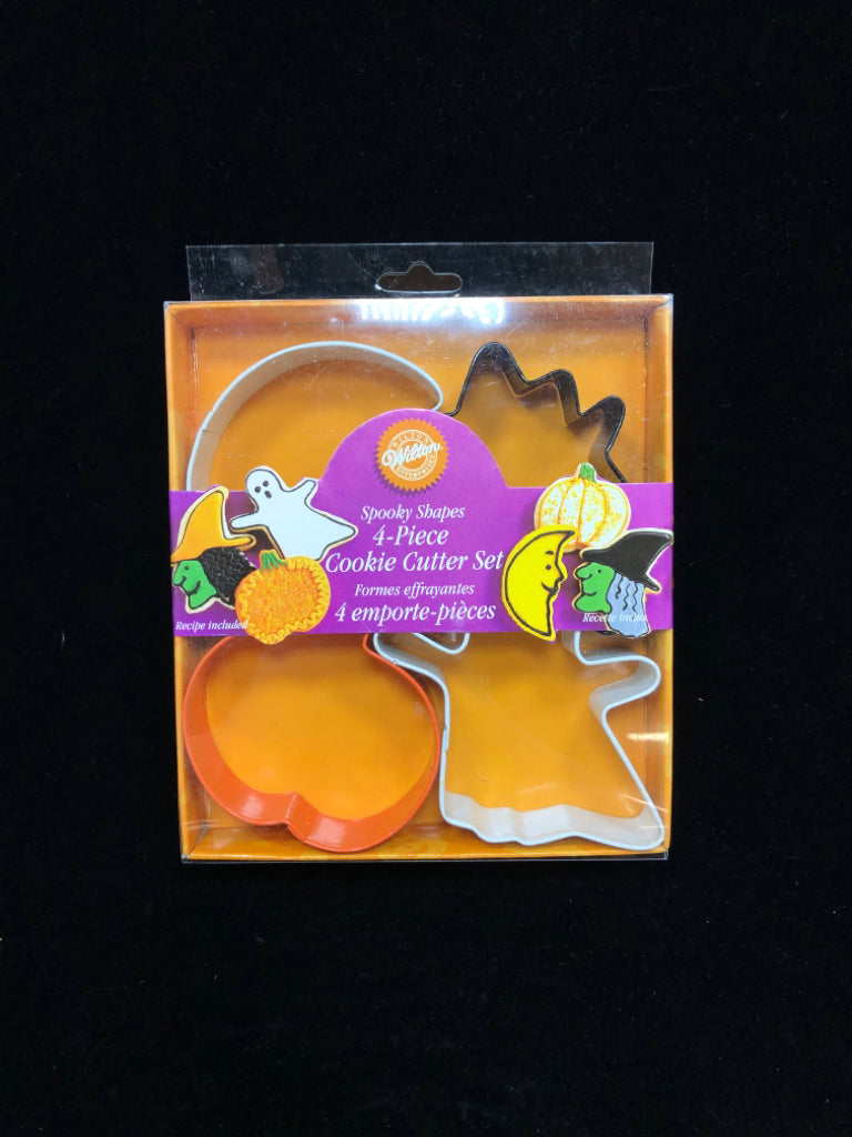 NIB 4PC HALLOWEEN COOKIE CUTTER SET.
