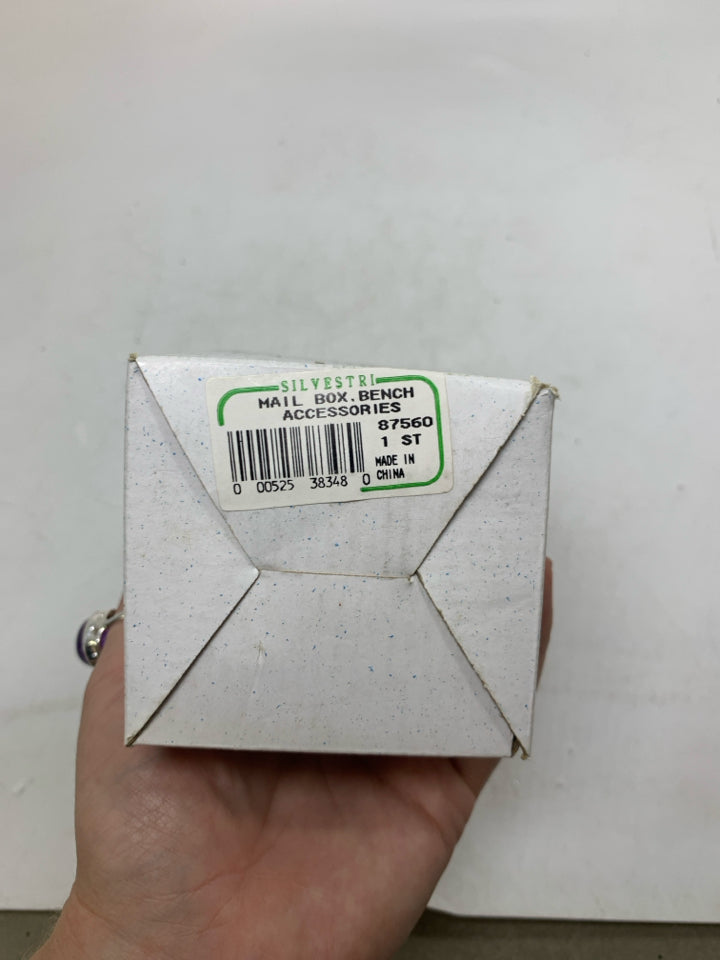 IN BOX 2PC BENCH/MAIL BOX.