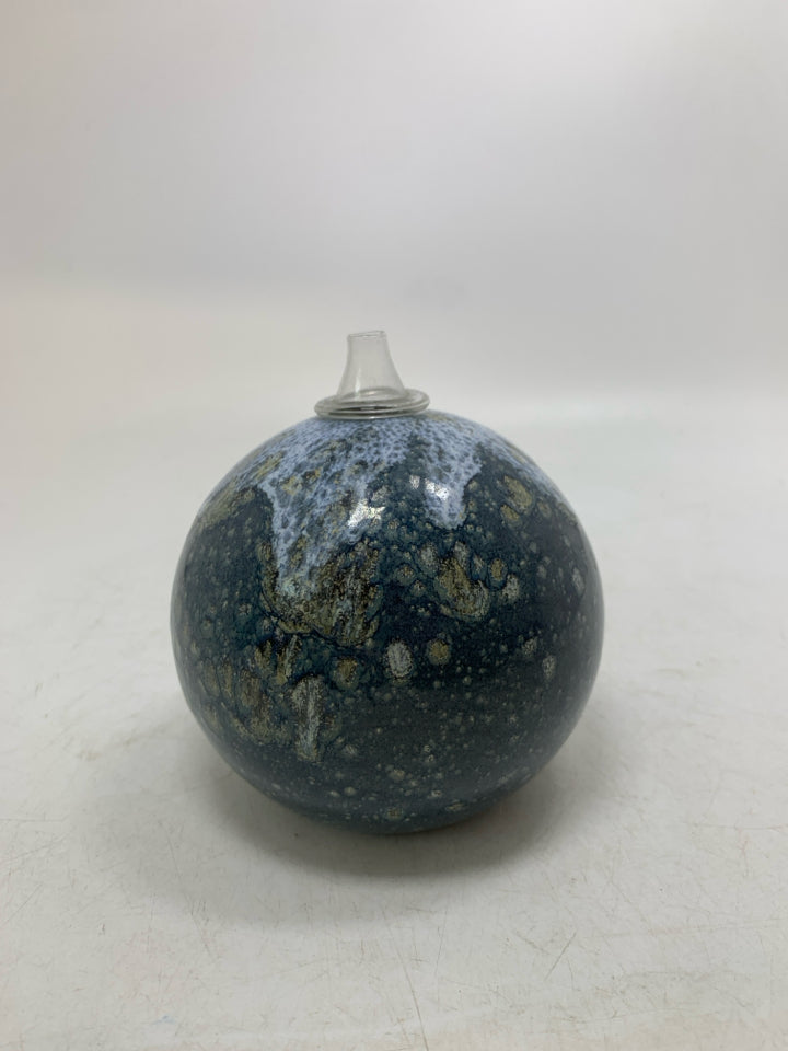 SPHERE BLUE W/ WHITE DRIP VASE W/ GLASS INSERT SINGLE FLOWER.