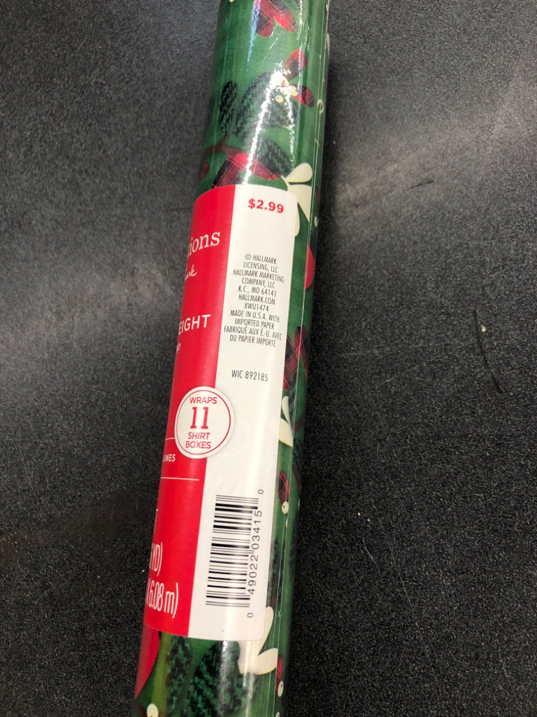 NIP GREEN MERRY CHRISTMAS WRAPPING PAPER.