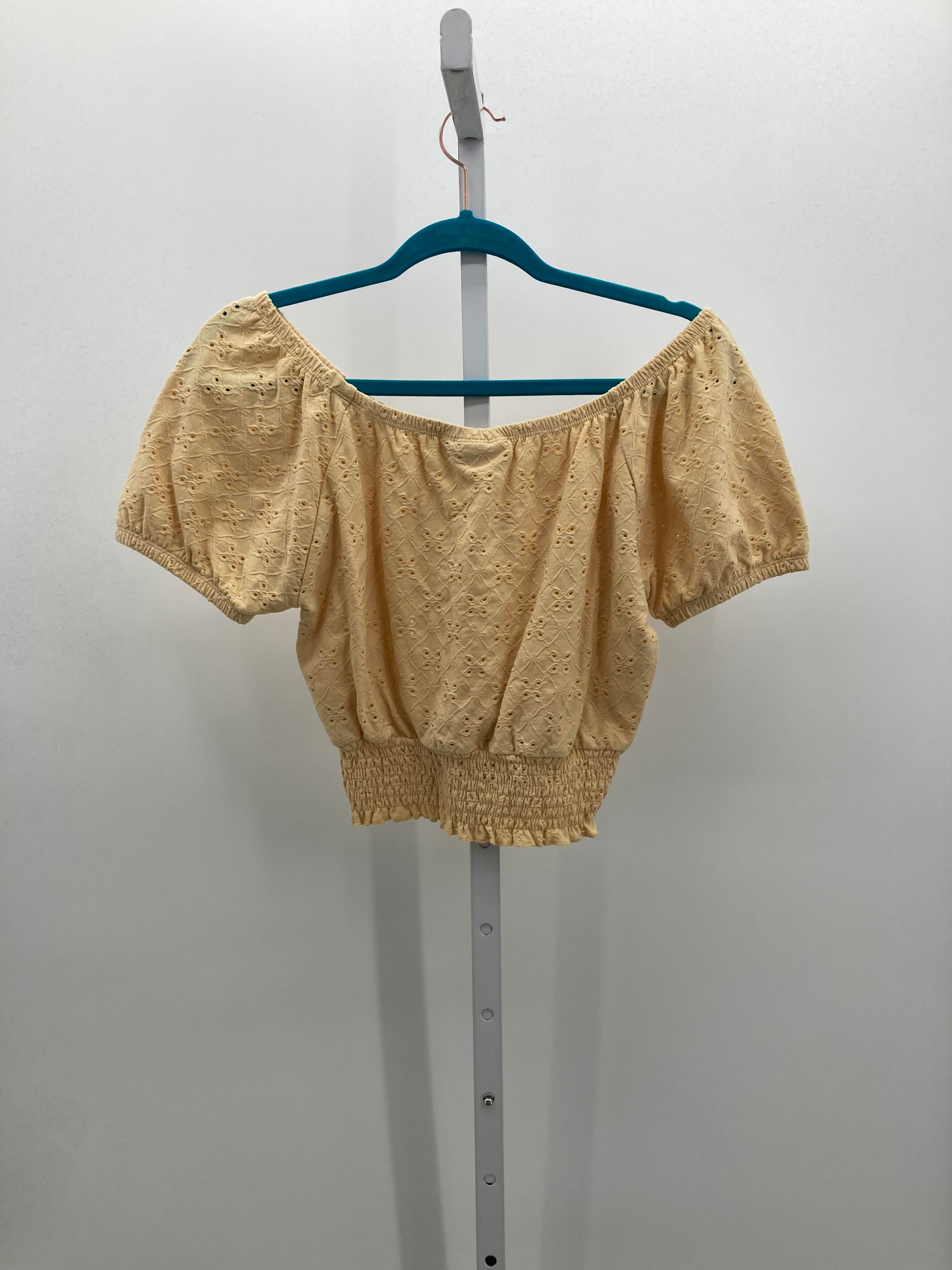 SO Size Medium Juniors Short Sleeve Shirt