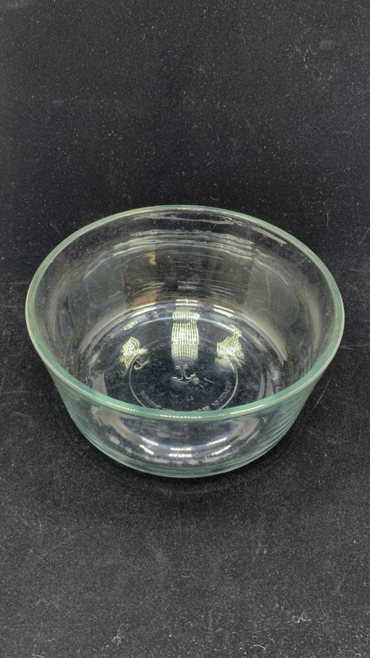 ANCHOR HOCKING MIXING BOWL.