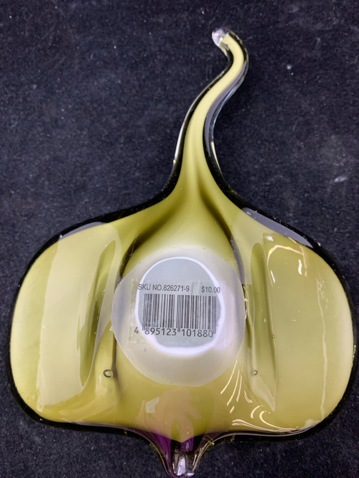 GREEN BLOWN GLASS STINGRAY PAPERWEIGHT.
