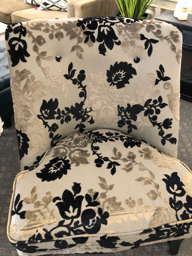 BLACK FLORAL UPHOLSTERED CHAIR W/ WOOD LEGS.