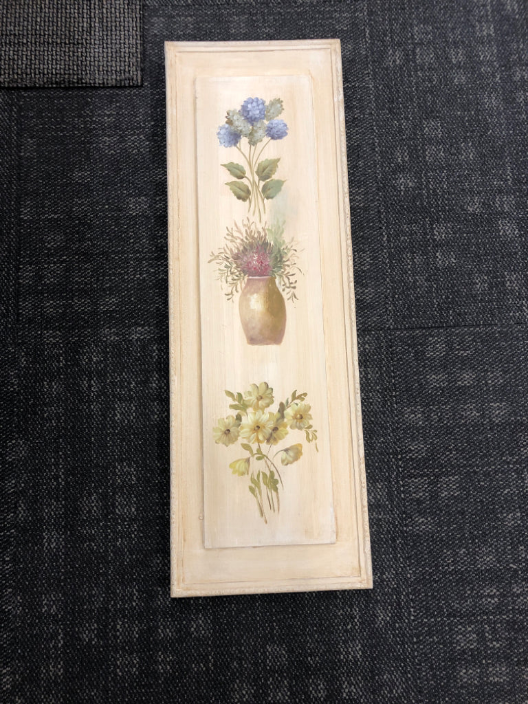 CREAM FLORAL WALL HANGING.