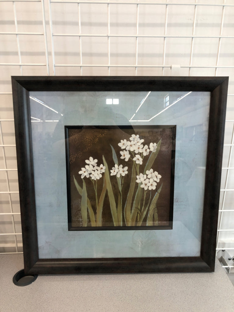 CAROL ROBINSON SM WHITE FLORALS W/BLUE BORDER.