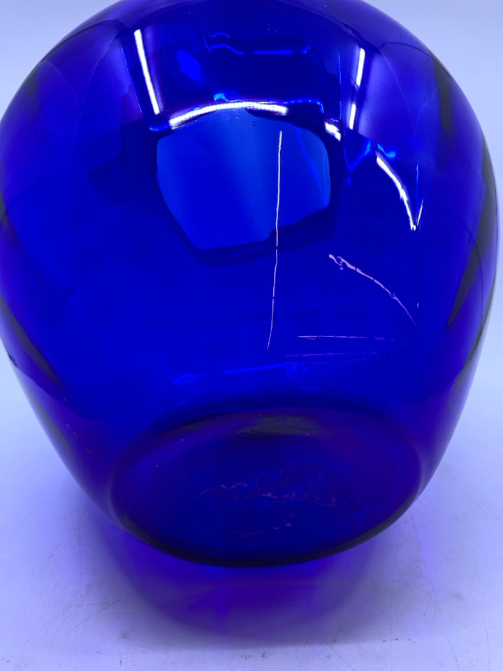 FLARED BLUE GLASS VASE.