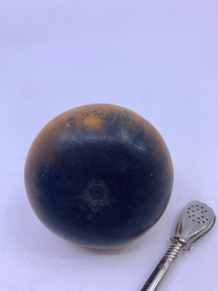 YERBA MATE GOURD W TEA HOLDER.